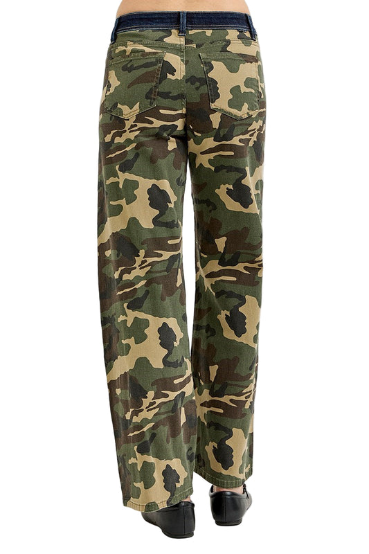 RELAXED WIDE STRAIGHT PANTS IN CAMO