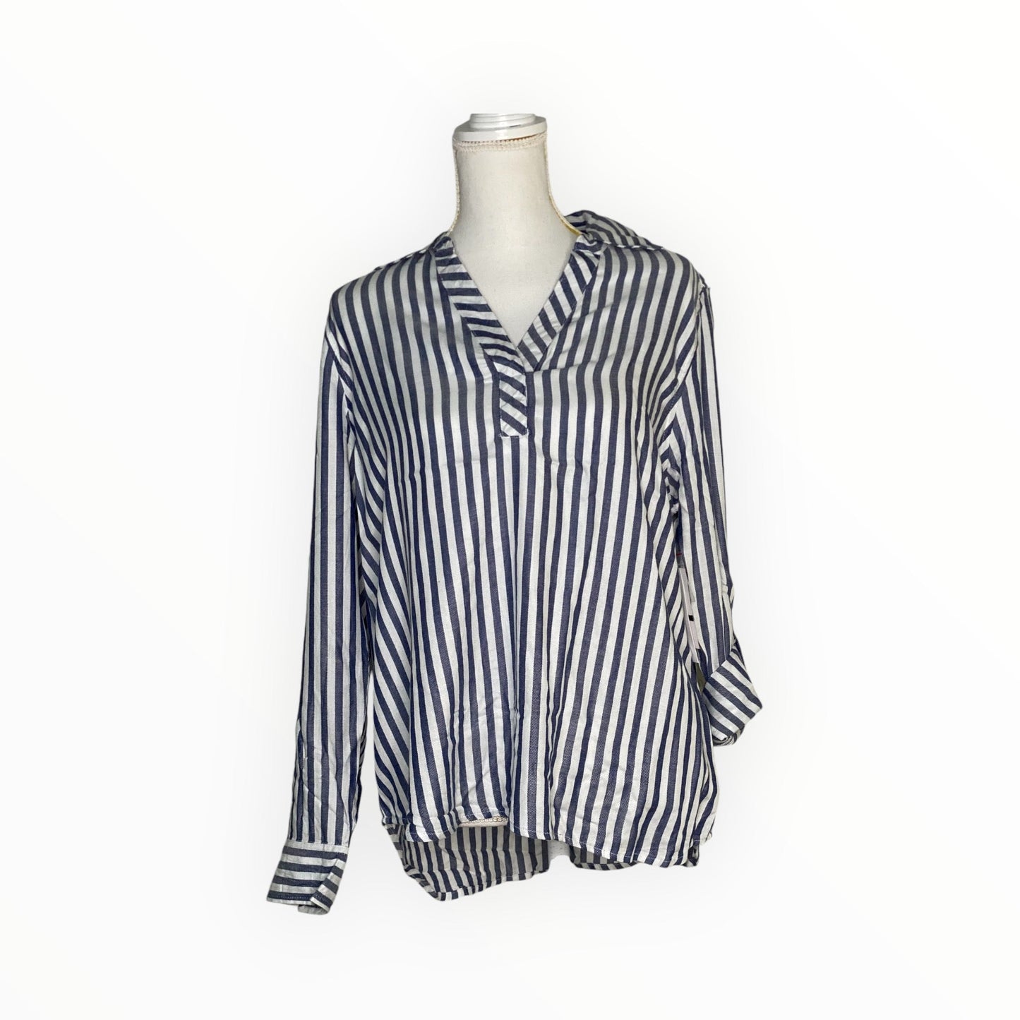 #tops #Jeans #dresses #shorts #freepeople #multiples #charlieb #alimiles #truluxe #Johnmark #hobobags #kendrascott #jewelry #brightonjewelry #imasfashions #ronaldojewelry #hiddenjeans #risenj