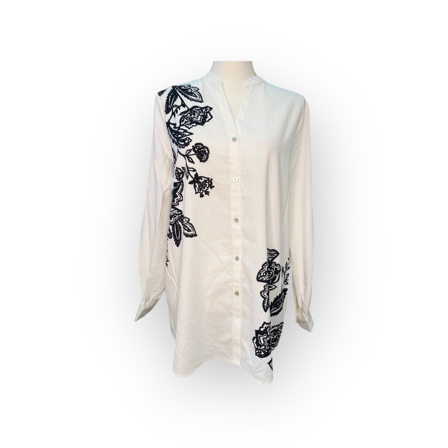 WHITE BUTTON DOWN WITH BLACK DESIGN