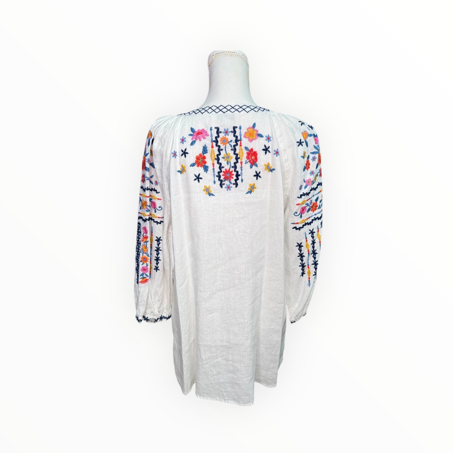 WHITE V-NECK BUTTON DOWN EMBRODIERED TOP