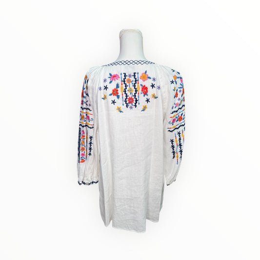 WHITE V-NECK BUTTON DOWN EMBRODIERED TOP