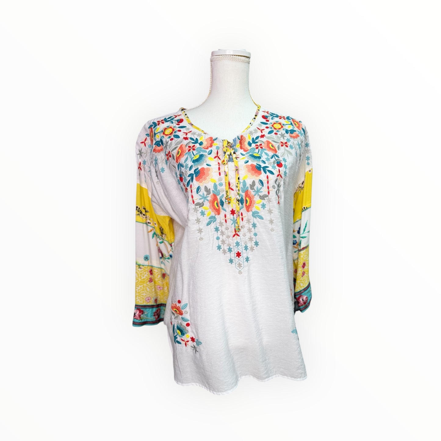 WHITE TIE NECK EMBRODIERED TOP