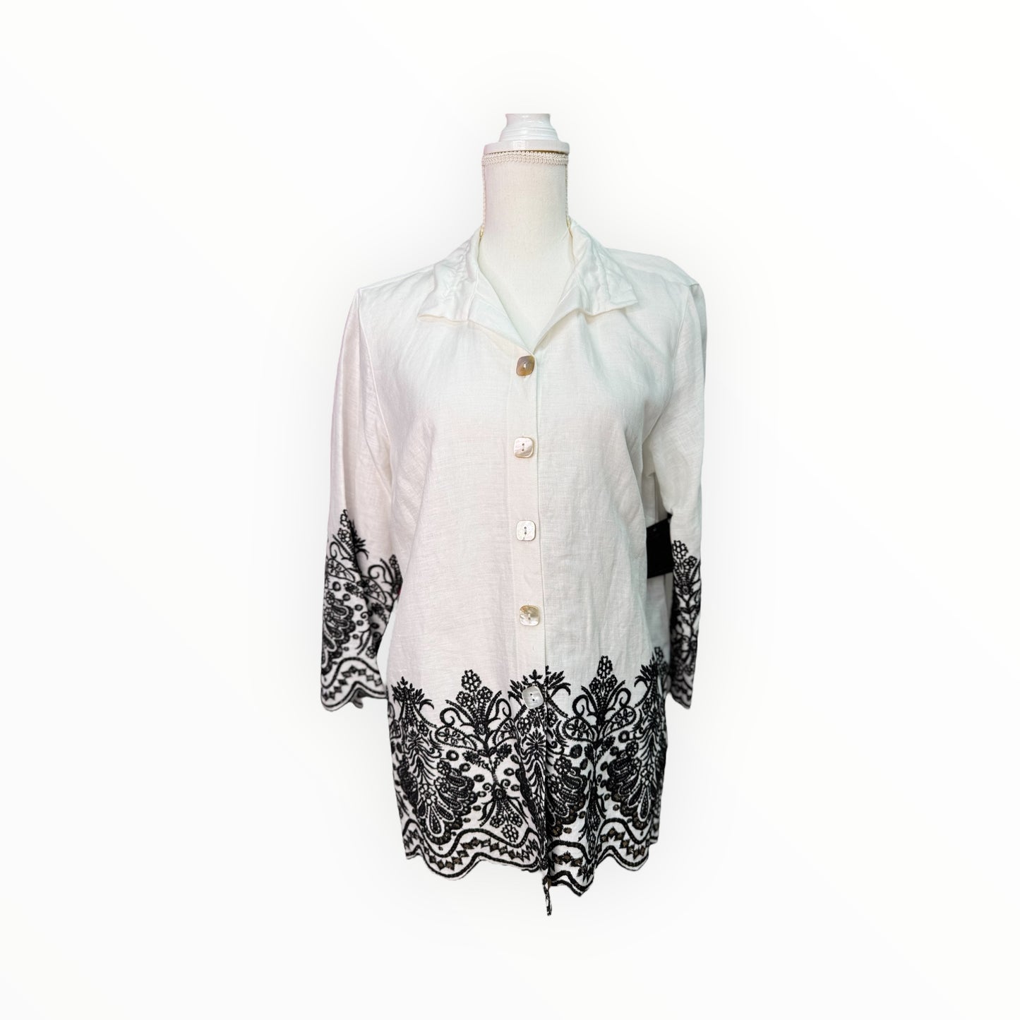 WHITE LINEN TOP WITH BLACK LACE ACCENTS