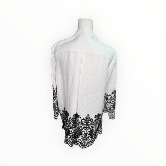 WHITE LINEN TOP WITH BLACK LACE ACCENTS