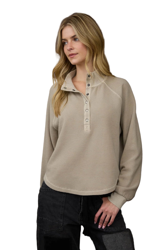 MOCK NECK HALF SNAP BUTTON LONG SLEEVE KNIT TOP - mocha