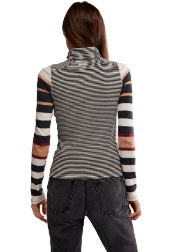 AVERY ZIP UP