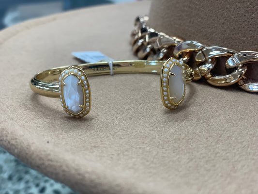 #tops #Jeans #dresses #shorts #freepeople #multiples #charlieb #alimiles #truluxe #Johnmark #hobobags #kendrascott #jewelry #brightonjewelry #imasfashions #ronaldojewelry #hiddenjeans #risenj