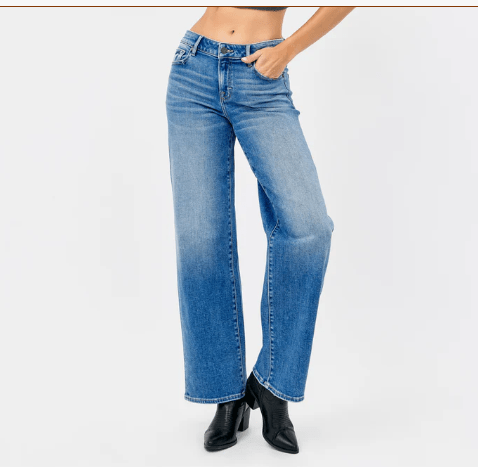 #tops #Jeans #dresses #shorts #freepeople #multiples #charlieb #alimiles #truluxe #Johnmark #hobobags #kendrascott #jewelry #brightonjewelry #imasfashions #ronaldojewelry #hiddenjeans #risenj