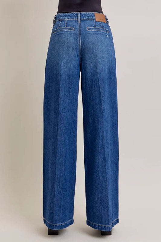 #tops #Jeans #dresses #shorts #freepeople #multiples #charlieb #alimiles #truluxe #Johnmark #hobobags #kendrascott #jewelry #brightonjewelry #imasfashions #ronaldojewelry #hiddenjeans #risenj